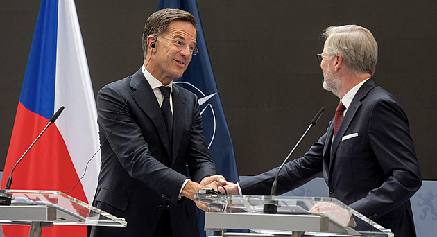 Muniční iniciativa je obrovský úspěch, řekl Rutte po jednání s Fialou