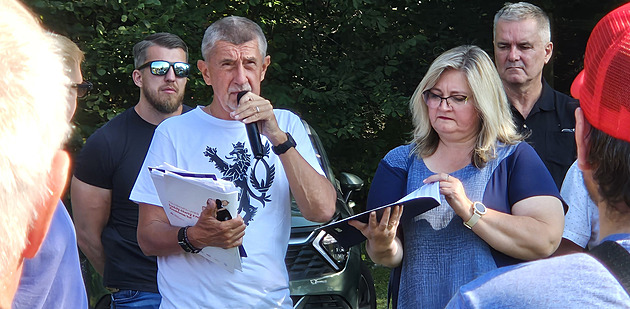 Tady gigafactory určitě nebude, prohlásil Babiš v Dolní Lutyni na Karvinsku