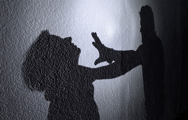 Recidivista přepadl zezadu na ulici dva seniory, v rejstříku má už 18 záznamů