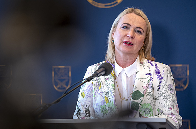 Černochová bilancuje čtyři roky v čele obrany. Podepíše také nákup Leopardů