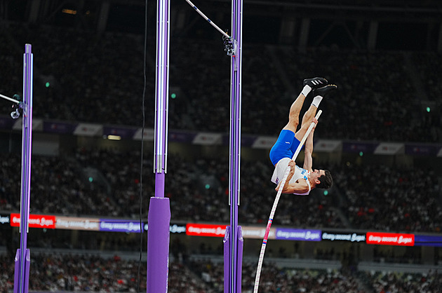 MS v atletice ONLINE: Tyčkaři Ščerba a Holý končí, Staněk ve finále neuspěl