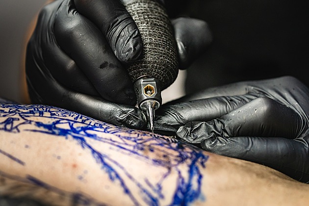 Rakovina, alergie i psychické potíže. Tetování ohrožuje zdraví, ukazují výzkumy