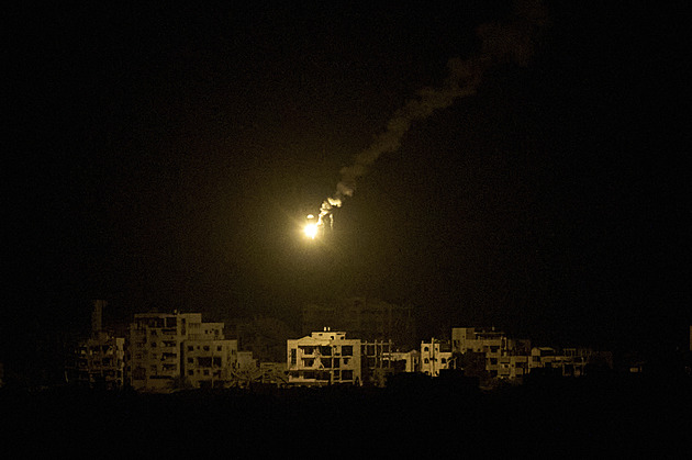 Izrael zahájil pozemní ofenzivu do města Gaza, chce jej obsadit a zničit Hamás