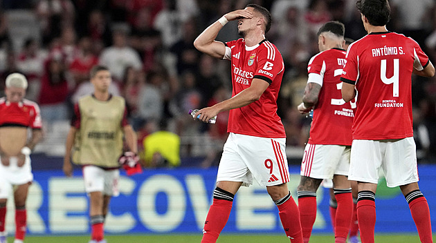 Karabach šokoval Benfiku, ta hned po zápase odvolala trenéra. Přijde Mourinho?