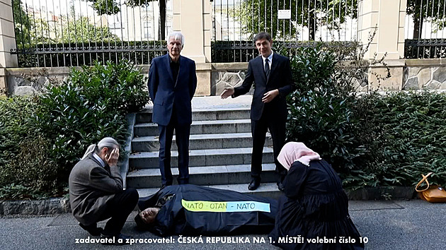 Pytle pro padlé, animace, sliby. Podívejte se na televizní spoty politických stran