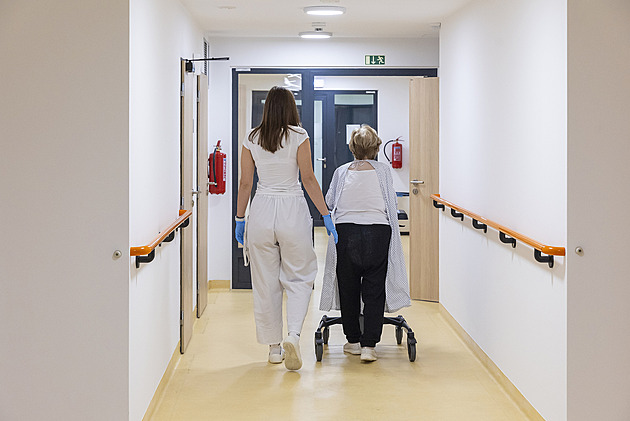 Nové nemocnice i pro lidi s alzheimerem. Přibývá lůžek následné péče a domovů