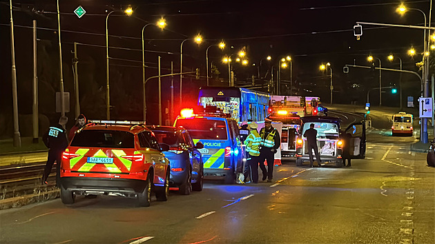 V Praze ve Švehlově ulici srazila tramvaj chodce, na místě zemřel