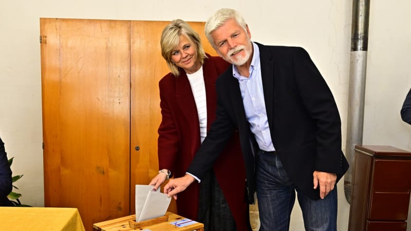 ON-LINE: Jednání o nové vládě zbrzdí příkopy mezi politiky, řekl Pavel. Kampaň byla plochá