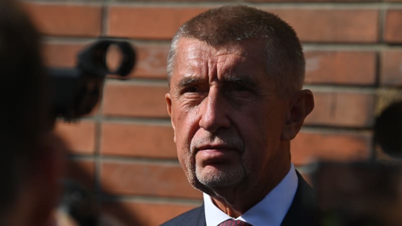 „Skandál, jsem v šoku.“ Babiš tvrdě kritizuje zastavení stavby silnic kvůli chybějícím penězům