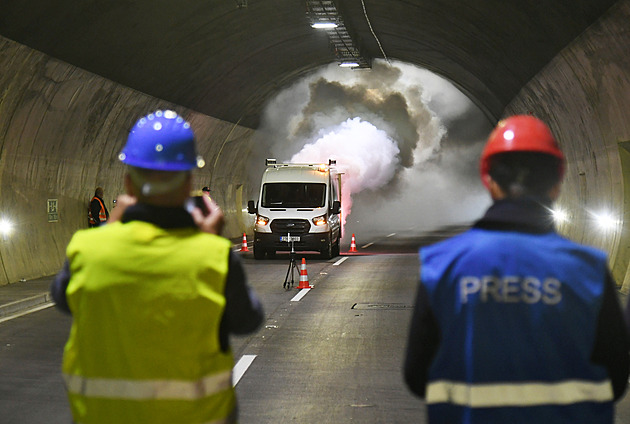 Tunely na D8 se vrátí do provozu, nové technologie zvládly i simulovaný požár