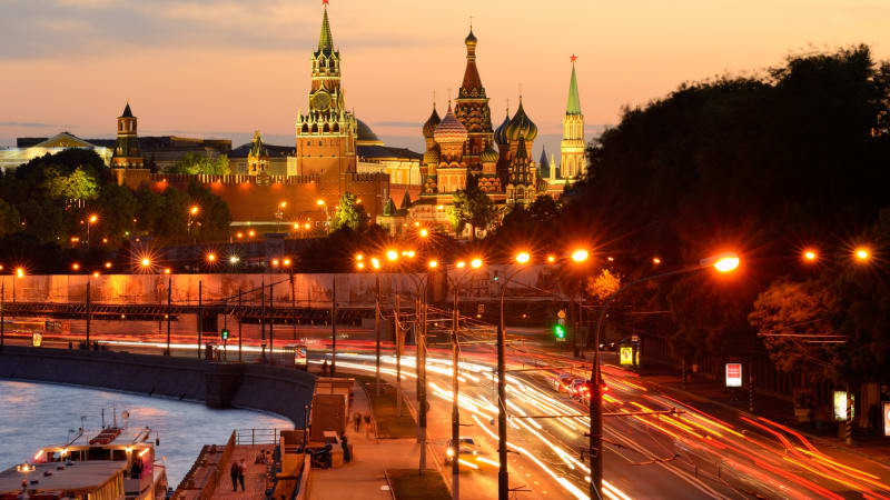 Nad Moskvou se prohnala záhadná zářící koule. Nebyl to dron ani ukrajinská raketa