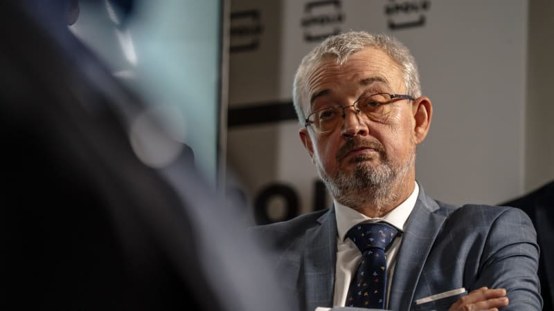 Benda na odstřel? Nálada v klubu houstne. Mladí poslanci volají po změně