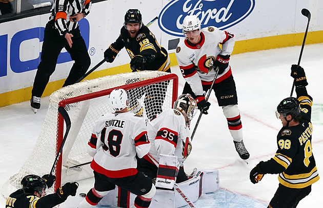 Bostonská proměna: tým slaví, Zacha kryje Pastrňáka. Už umíme vydržet, zní z kabiny