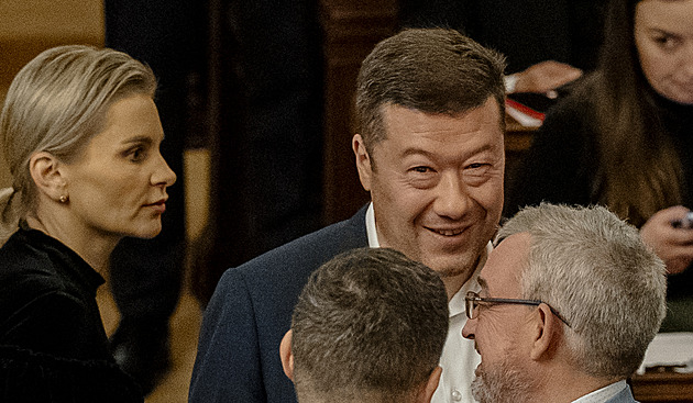 Omezí si poslanci právo mluvit? Změna jednacího řádu zatím musí počkat