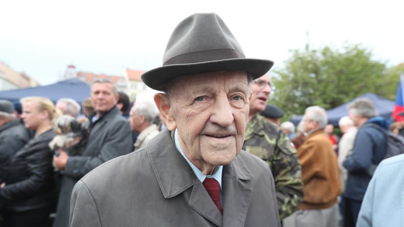 Kde jsou pohřbeni pohlaváři KSČ? Gottwald leží v hromadném hrobě, u Jakeše rodina místo tají