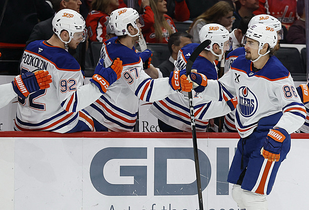 Tomášek s Gudasem se zapsali mezi střelce, Zacha a Pastrňák asistovali