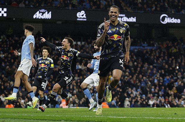 ONLINE: Leeds dotáhl dvougólové manko na půdě City, do akce pak jde Tottenham