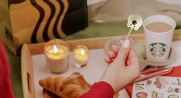 Letos se Starbucks rozhodl oslavit sváteční sezónu jinak