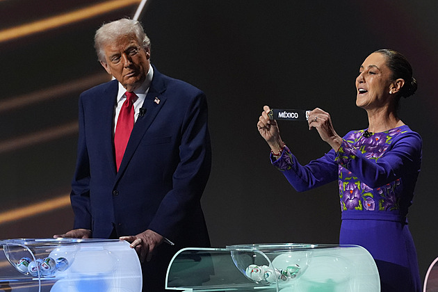 Přeli se o migraci či clech, spojil je fotbal. Trump se sešel s vůdci Mexika a Kanady