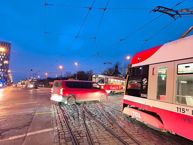 Na pražském Žižkově se srazily tramvaje