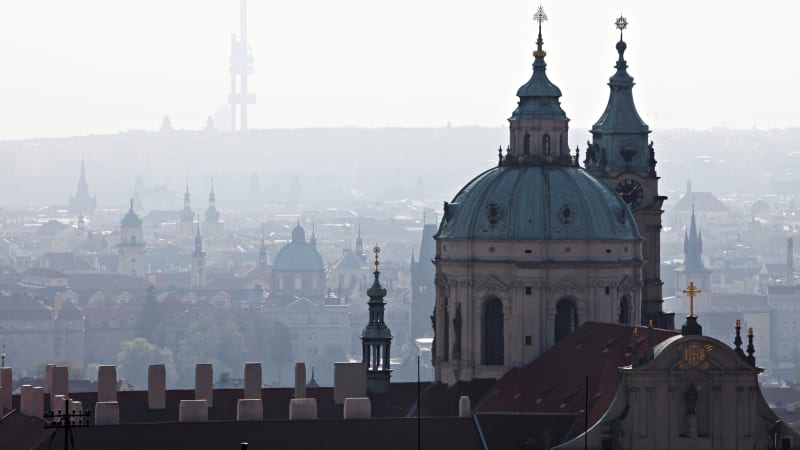 MAPA: Česko pod pokličkou inverze. O víkendu může i sněžit, kdy přijde zlom?