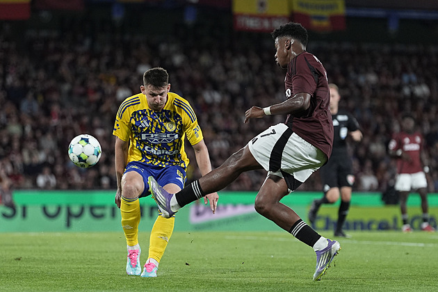 ONLINE: Zlín - Sparta, v základu Sonne i Irving. Místo Haraslín hraje Kuol