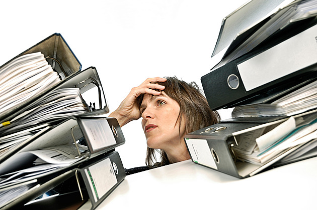 Daň za šikovnost: Proč dnes vyhoří i ti, kteří práci zvládají s úsměvem