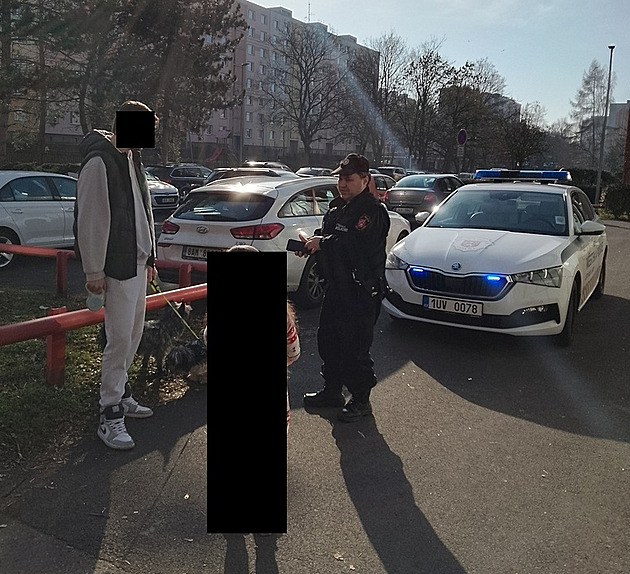 Dobrodružství v pyžamu, holčička vyrazila z domova autobusem za kamarádkou