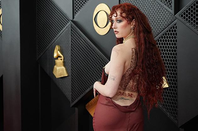 Kroužky v nose i šaty zavěšené na bradavkách. Piercingy zase vládnou módě