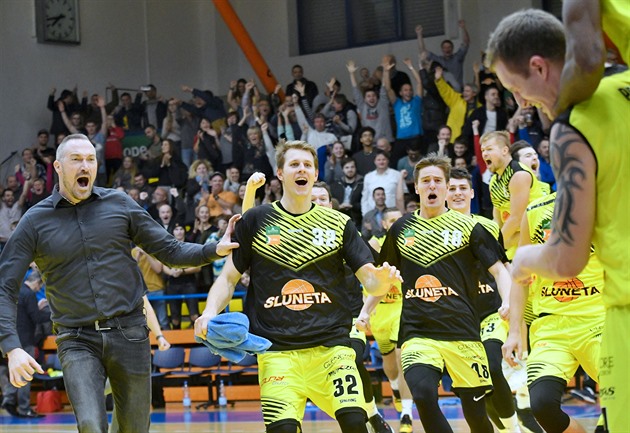 Pecka: Hrubý primátorem? Hodí se na to, papaláš z něj nebude. Možná taky skončím