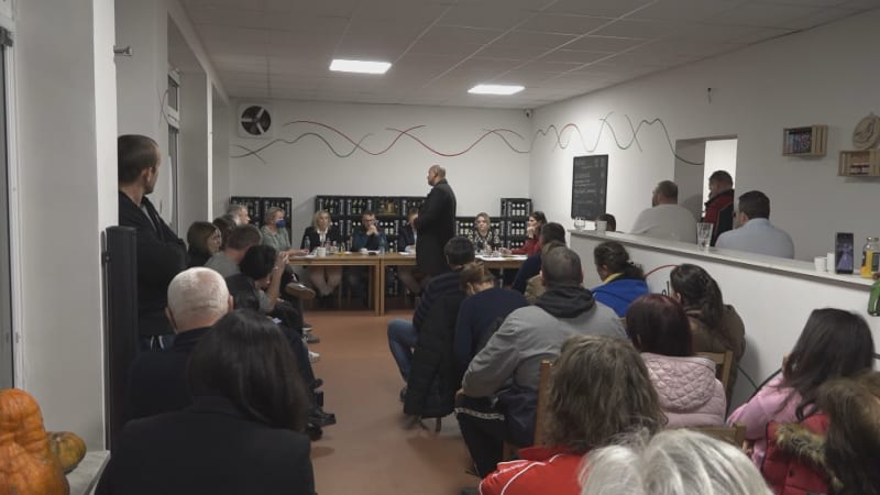 Děti už nemůžou ani na dvorek. V Drahomyšli řešili ubytovnu hrůzy, jednání provázely emoce