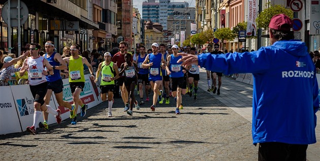 Rekordní Vinařský půlmaraton ochromí pardubickou dopravu, posunul i hokej