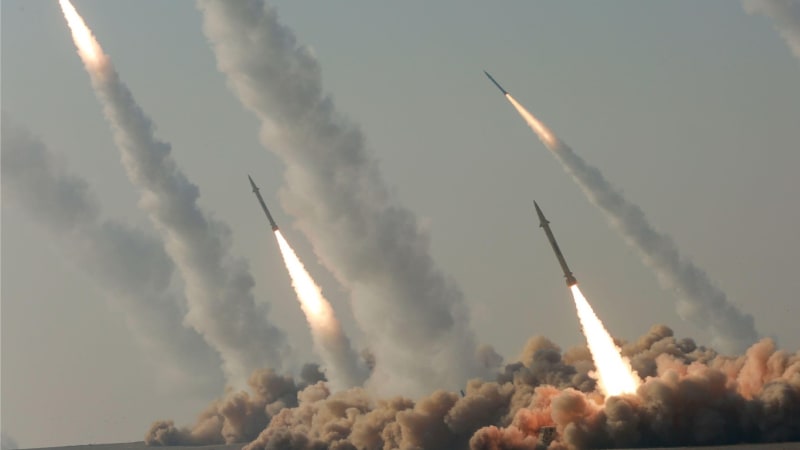 Trump opět hrozí Íránu údery. Válečné lodě pěchujeme tu nejlepší munici, prohlásil