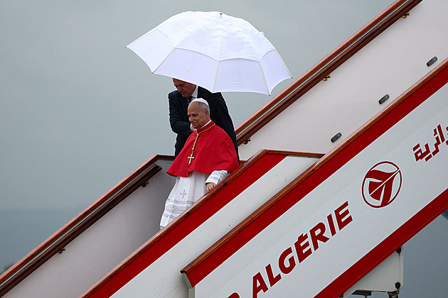 Papež Lev XIV. vyrazil na turné po Africe. Začíná historickou návštěvou Alžírska