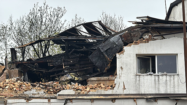 Vyhořelá ubytovna na Žižkově měla být zbouraná, majitel nařízení soudu ignoroval