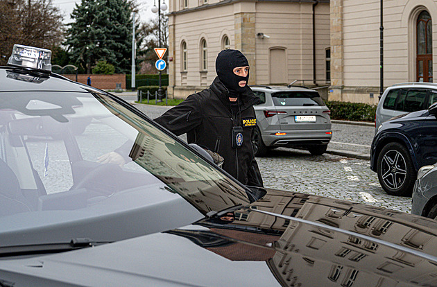 Soud rozhodne o vazbě pro Američanku obviněnou z požáru haly v Pardubicích