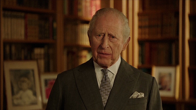 Mnohé by ji dnes trápilo. Karel III. ve videu ocenil „milovanou maminku“ Alžbětu