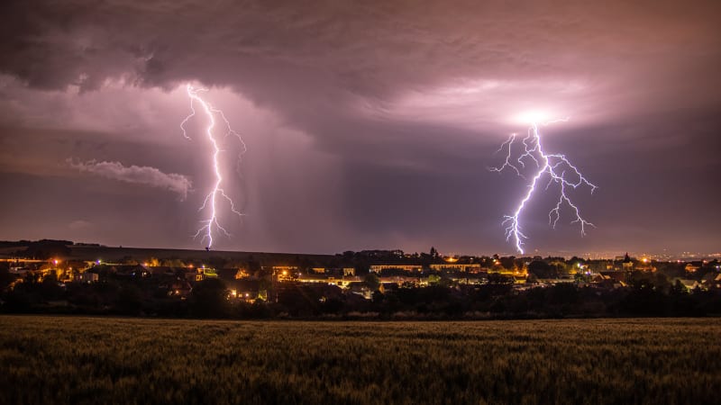 Silné bouřky se kvapem ženou, hrozí i kroupy a prudký déšť. MAPA ukazuje, kde udeří nejvíc