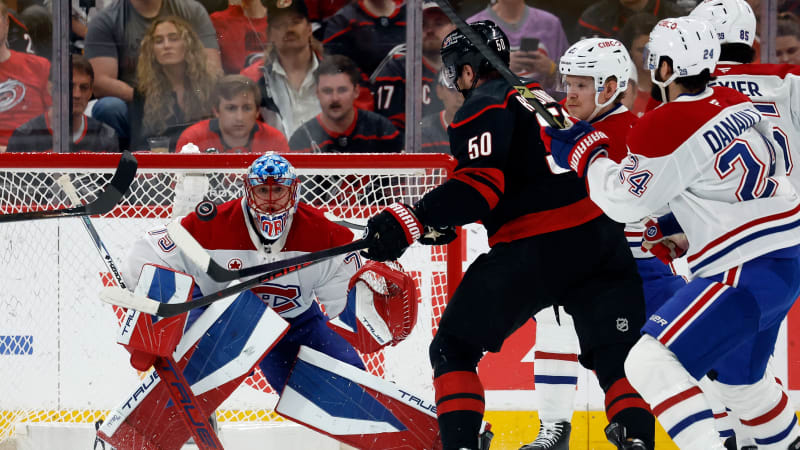 Dobeš v play off NHL vychytal dosud neporaženou Carolinu, Slafkovský dal „neuvěřitelný“ gól
