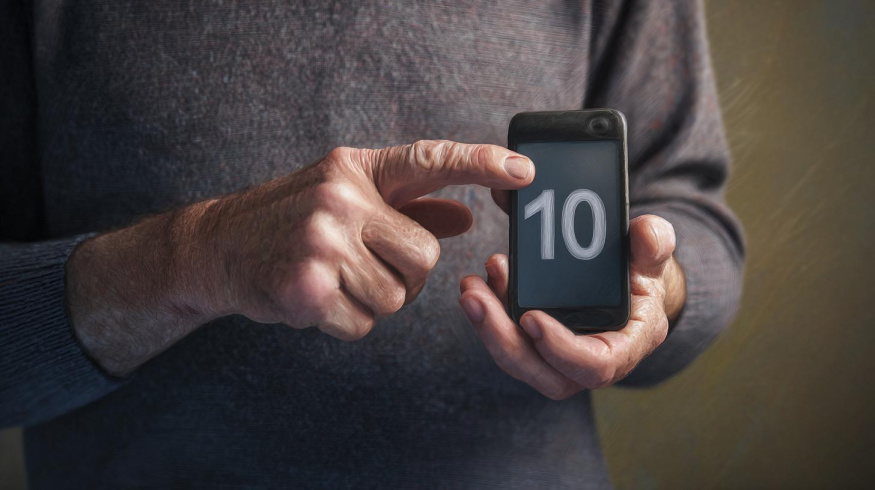 Starý telefon nemusí ležet v šuplíku. Tady je 10 způsobů, jak mu dát nový život