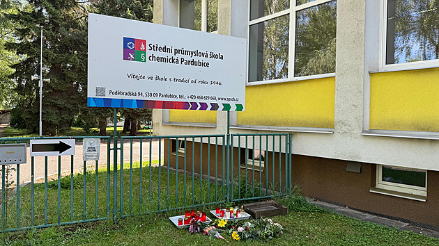 Škola v Pardubicích po vraždě studentky obnovila výuku, pokračují i maturity