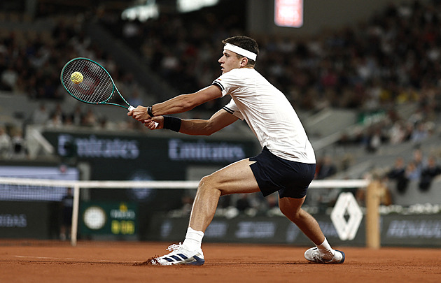 Roland Garros ONLINE: Menšík má navrch, ve čtvrtfinále získává první set!