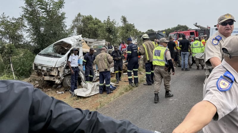 Minibus se školáky zachvátily plameny: V Zimbabwe uhořelo nejméně sedm lidí, další jsou zranění