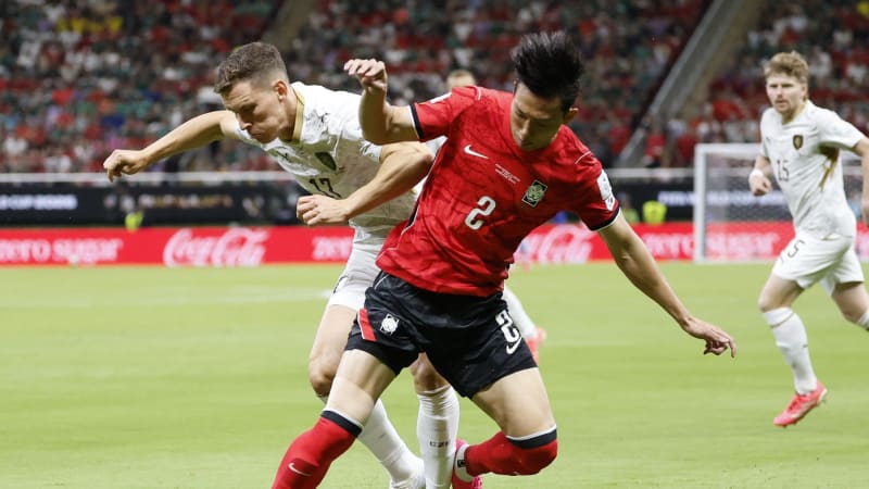 MS ve fotbale ON-LINE: Češi vedou 1:0. po dlouhém autu Coufala skóroval hlavou Krejčí