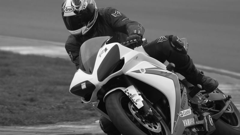 Neštěstí při motocyklových závodech v Jičíně. Zemřel 20letý jezdec, havaroval při kvalifikaci