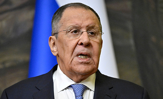 Evropa se mylně domnívá, že prohráváme, uvedl Lavrov. Těší se na Trumpovy vyslance
