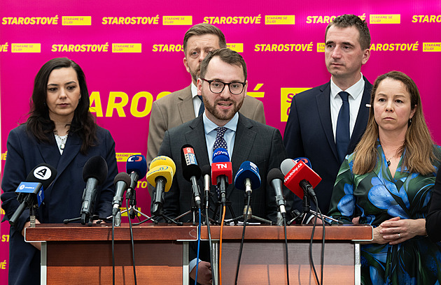 Střízliví poslanci. Hnutí STAN spustilo petici za omezení alkoholu ve Sněmovně