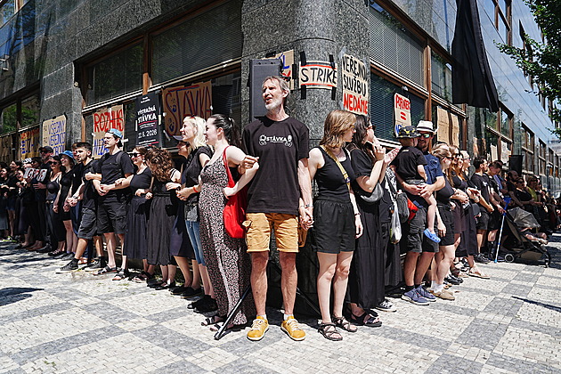 Čapek, Tyranie i minuta ticha. V ČT a ČRo pokračuje protest proti změně financování