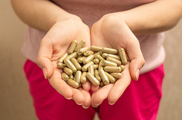 Prodejny s kratomem se dopouštějí stovek trestných činů, zjistilo vnitro