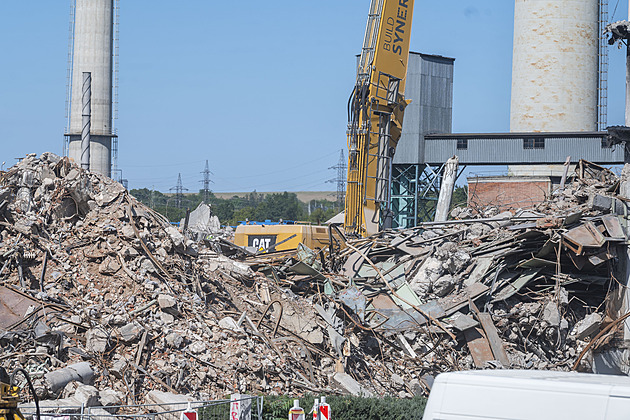 Po demolici torza musí zmizet 140 tisíc tun suti. Řeší se, co s nebezpečným odpadem